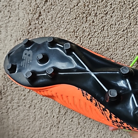 New Balance Mens 8 Soccer Cleats Orange/Black - Picture 9 of 9